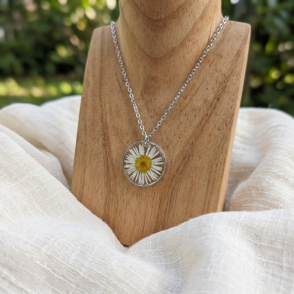 Daisy Framed Stainless Steel Necklace | Purity & New Beginnings