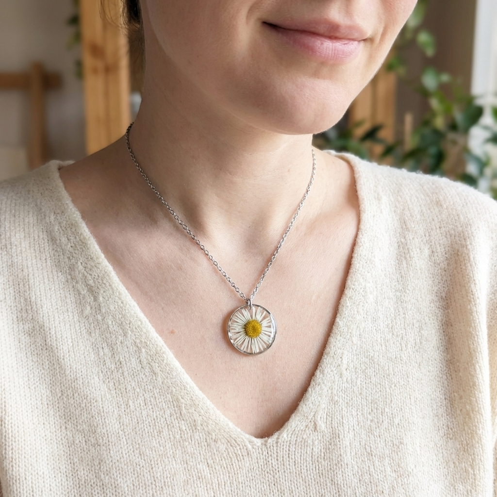 Daisy Framed Stainless Steel Necklace | Purity & New Beginnings