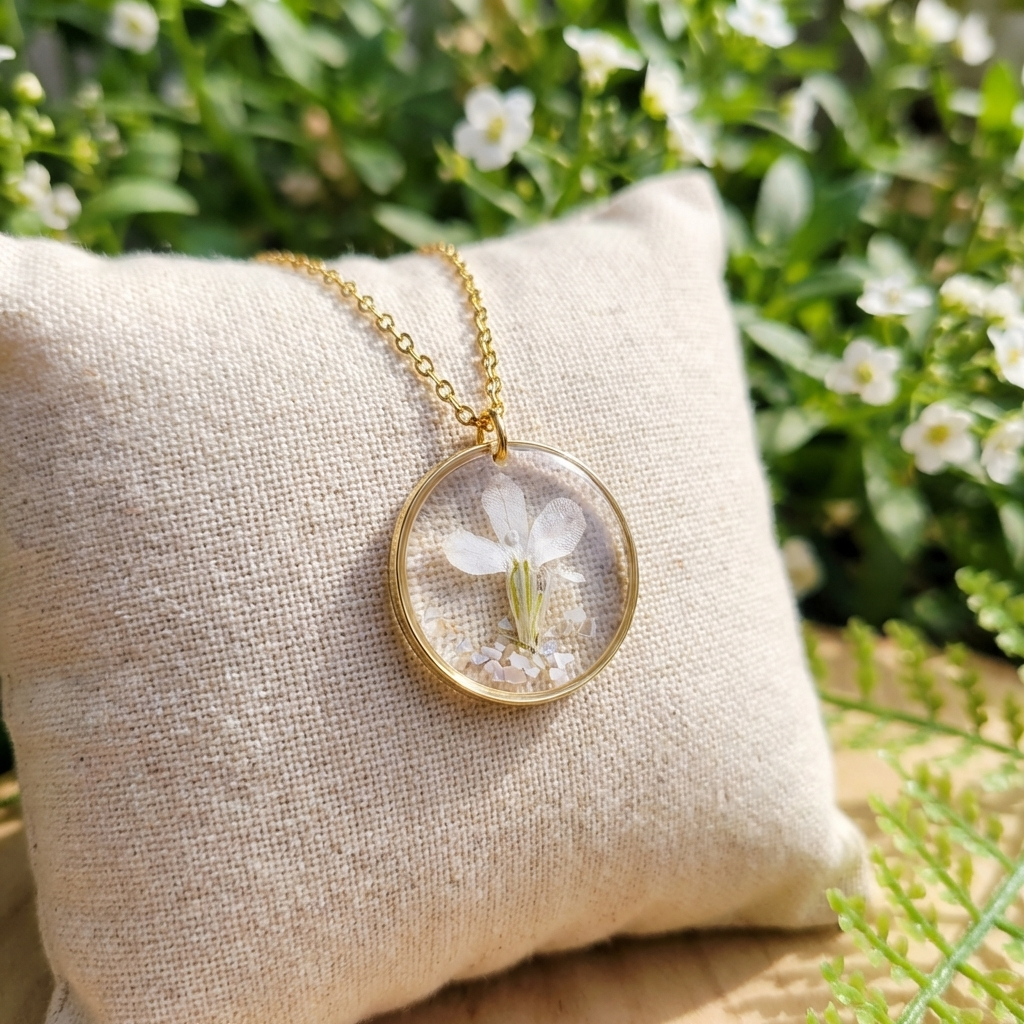 White Lobelia Gold Plated Stainless Steel Necklace with Mother of Pearl | Harmony