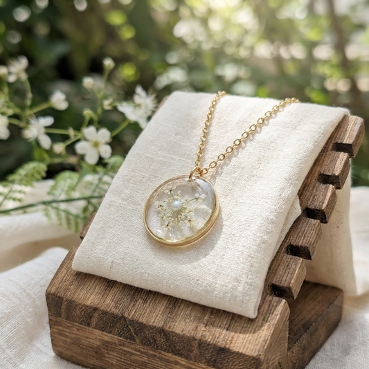 Queen Anne’s Lace Gold Plated Stainless Steel Necklace with Pearl | Protection