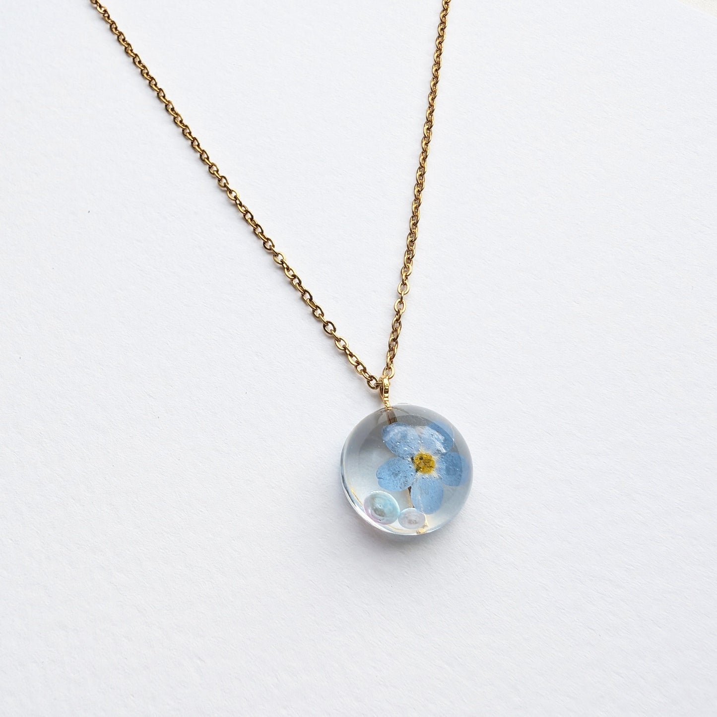 Forget-me-not & Imitation Pearl Gold Plated Delicate Clear Sphere Real Flower Charm Necklace