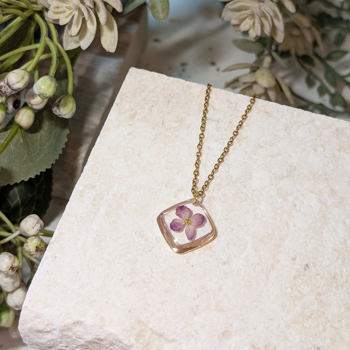 18K Gold Plated Diamond-Shaped Purple Hydrangea Necklace – A Delicate Symbol of Heartfelt Emotion & Gratitude