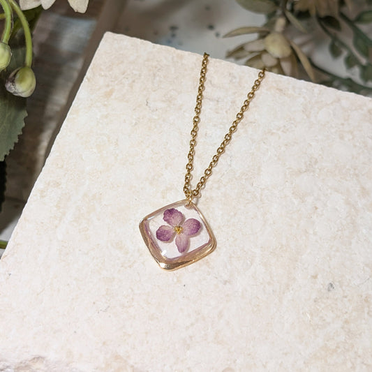 18K Gold Plated Diamond-Shaped Purple Hydrangea Necklace – A Delicate Symbol of Heartfelt Emotion & Gratitude