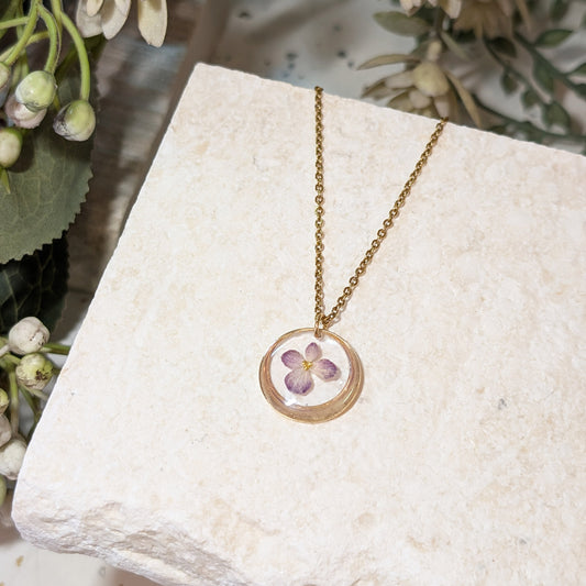 18K Gold Plated Circle-Shaped Purple Hydrangea Necklace – A Delicate Symbol of Gratitude & Heartfelt Emotion