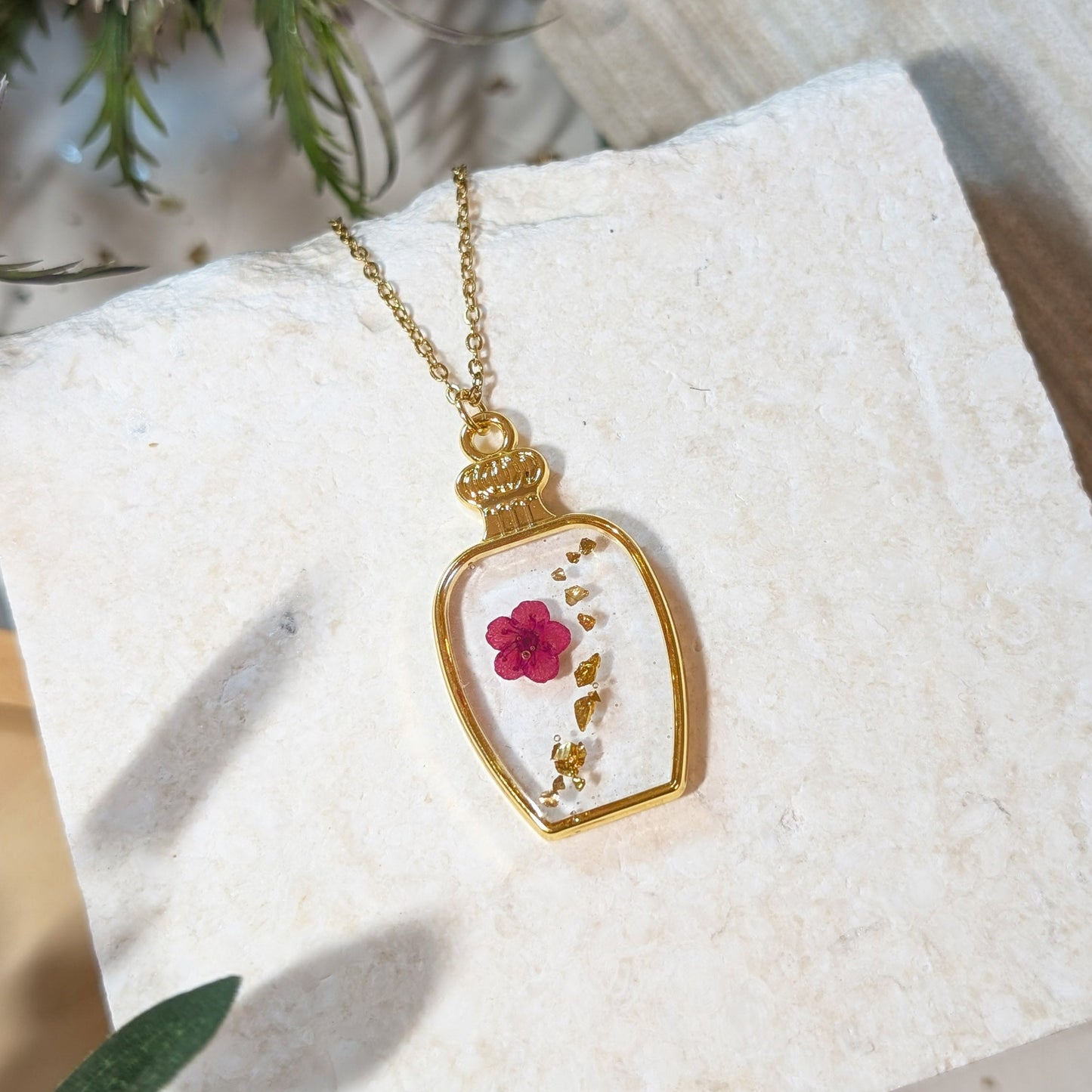 Gold Plated Perfume Bottle-Shaped Cerise Queen Flowing Red Flower Necklace – A Delicate Symbol of Everlasting Love