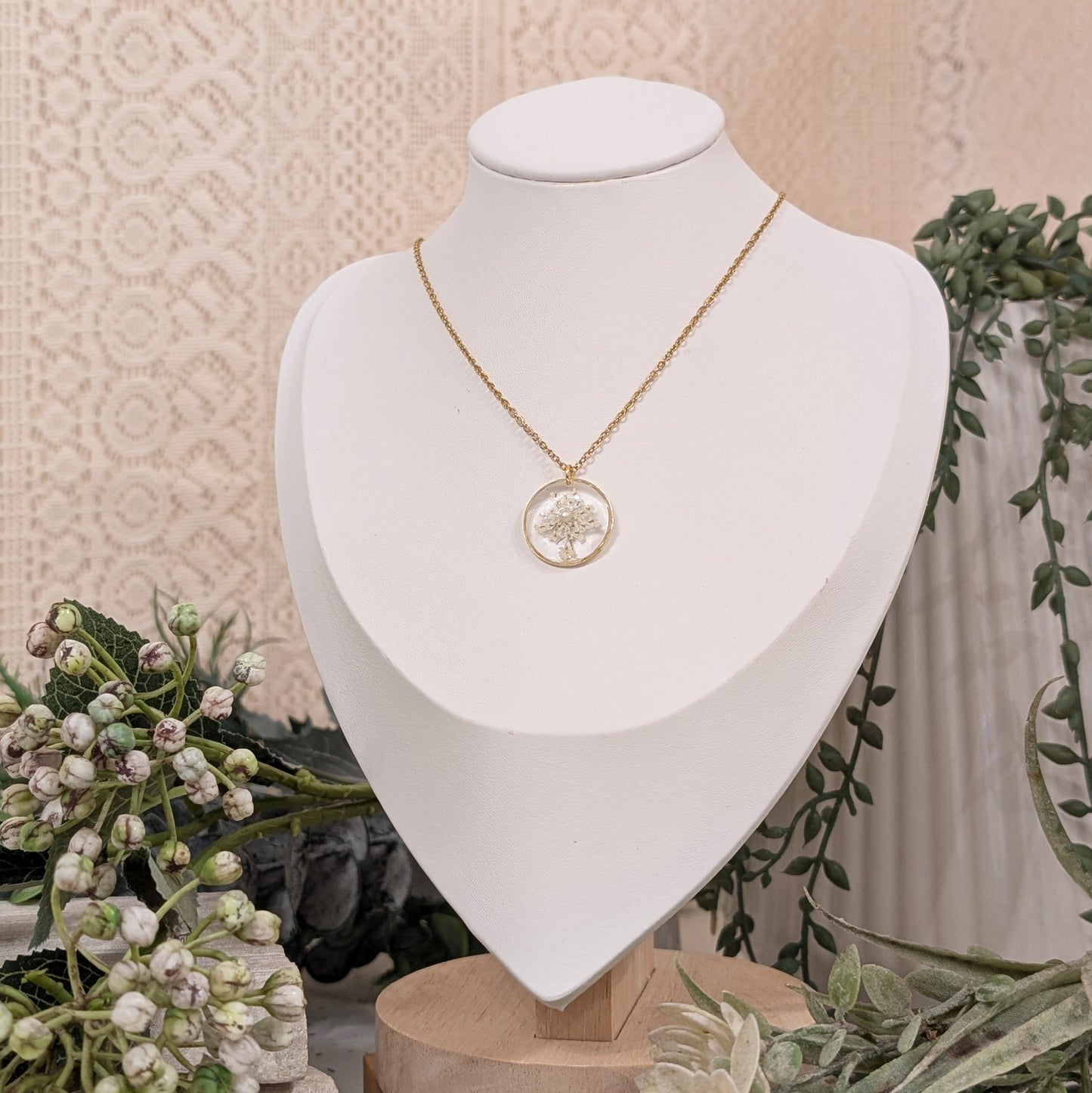 Queen Anne’s Lace & Imitation Pearl Necklace – 18K Gold Plated Necklace