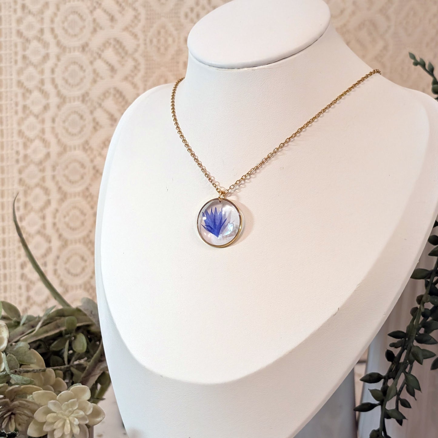 Blue Cornflower & Seashell Flake Necklace – 18K Gold Plated Botanical Pendant