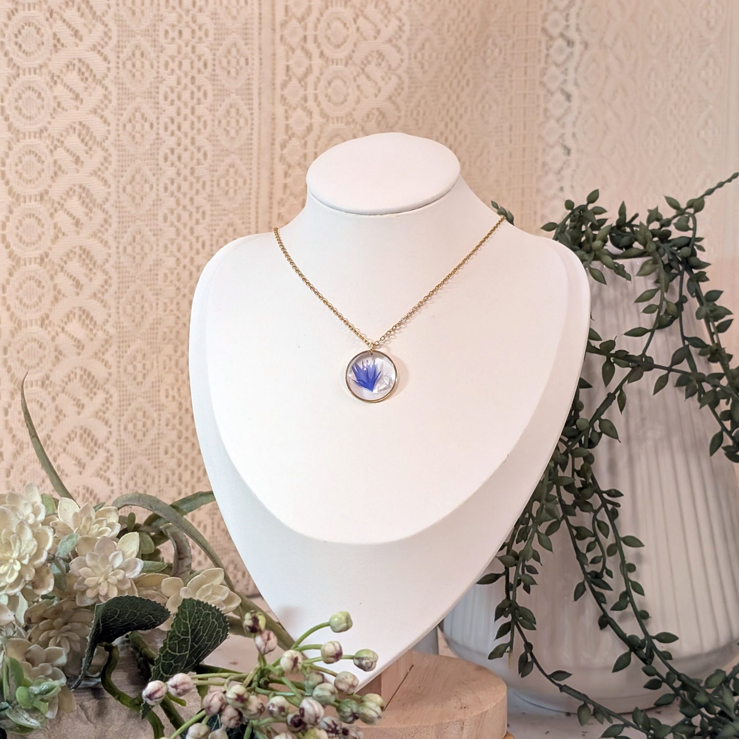 Blue Cornflower & Seashell Flake Necklace – 18K Gold Plated Botanical Pendant