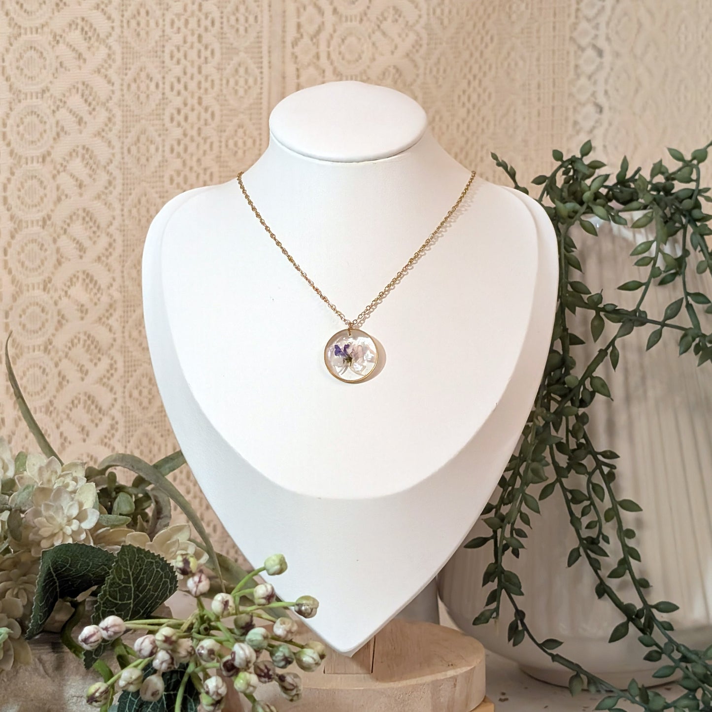 Toadflax & Seashell Flake Necklace – 18K Gold Plated Real Flower Pendant