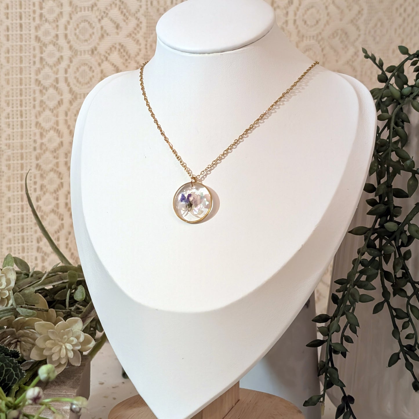 Toadflax & Seashell Flake Necklace – 18K Gold Plated Real Flower Pendant