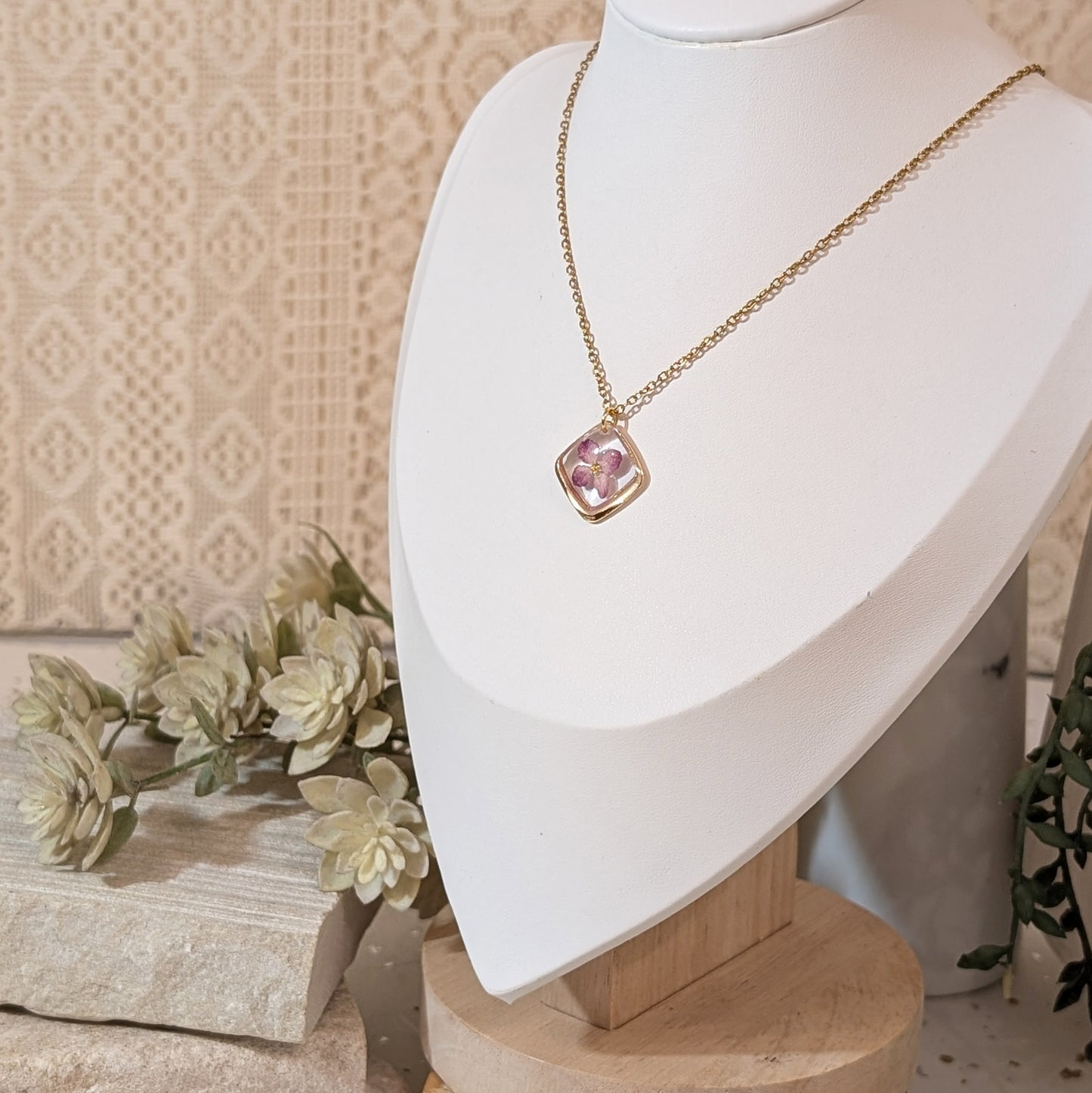 18K Gold Plated Diamond-Shaped Purple Hydrangea Necklace – A Delicate Symbol of Heartfelt Emotion & Gratitude