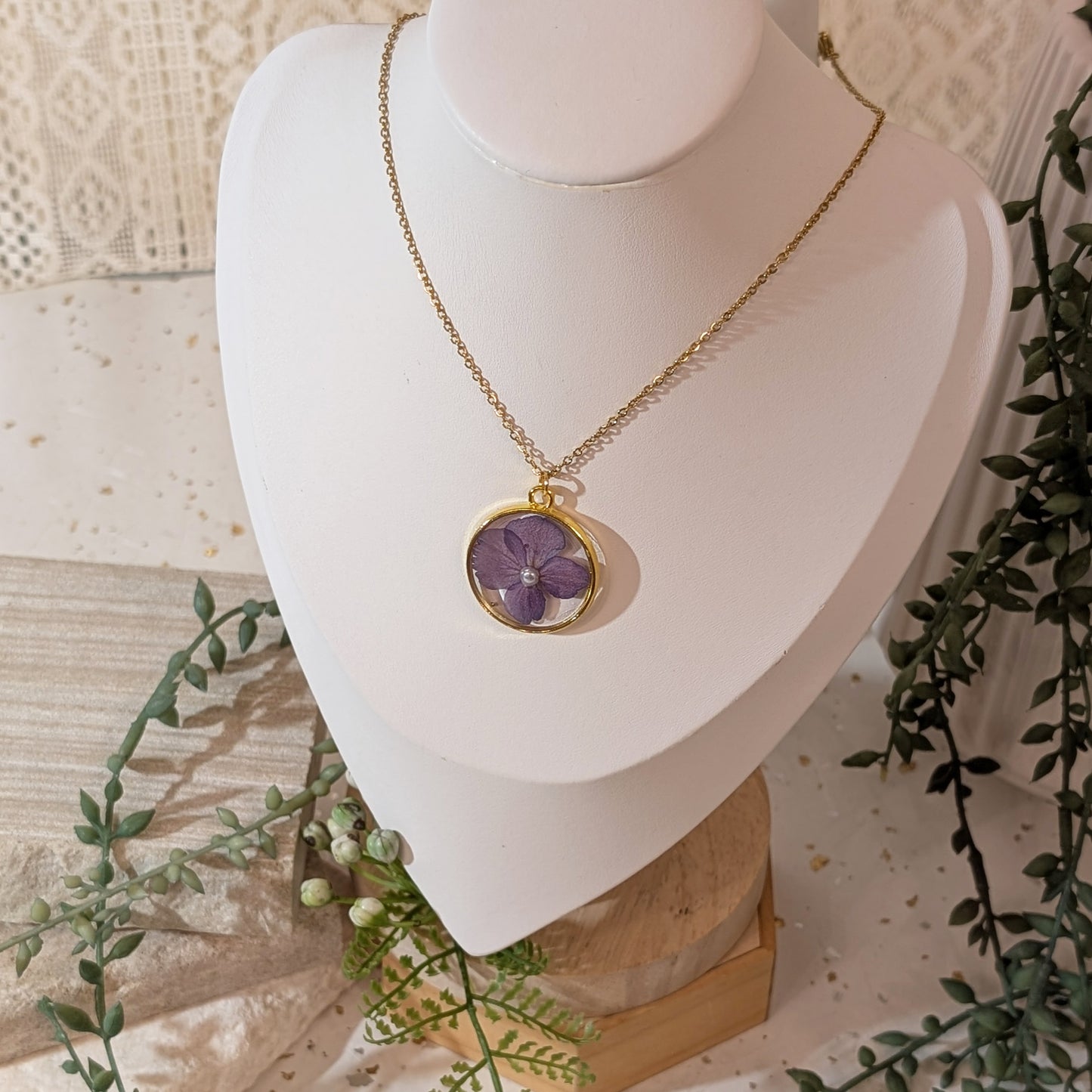 Purple Hydrangea Gold Plated Necklace with Imitation Pearl – Symbol of Gratitude and Heartfelt Emotion