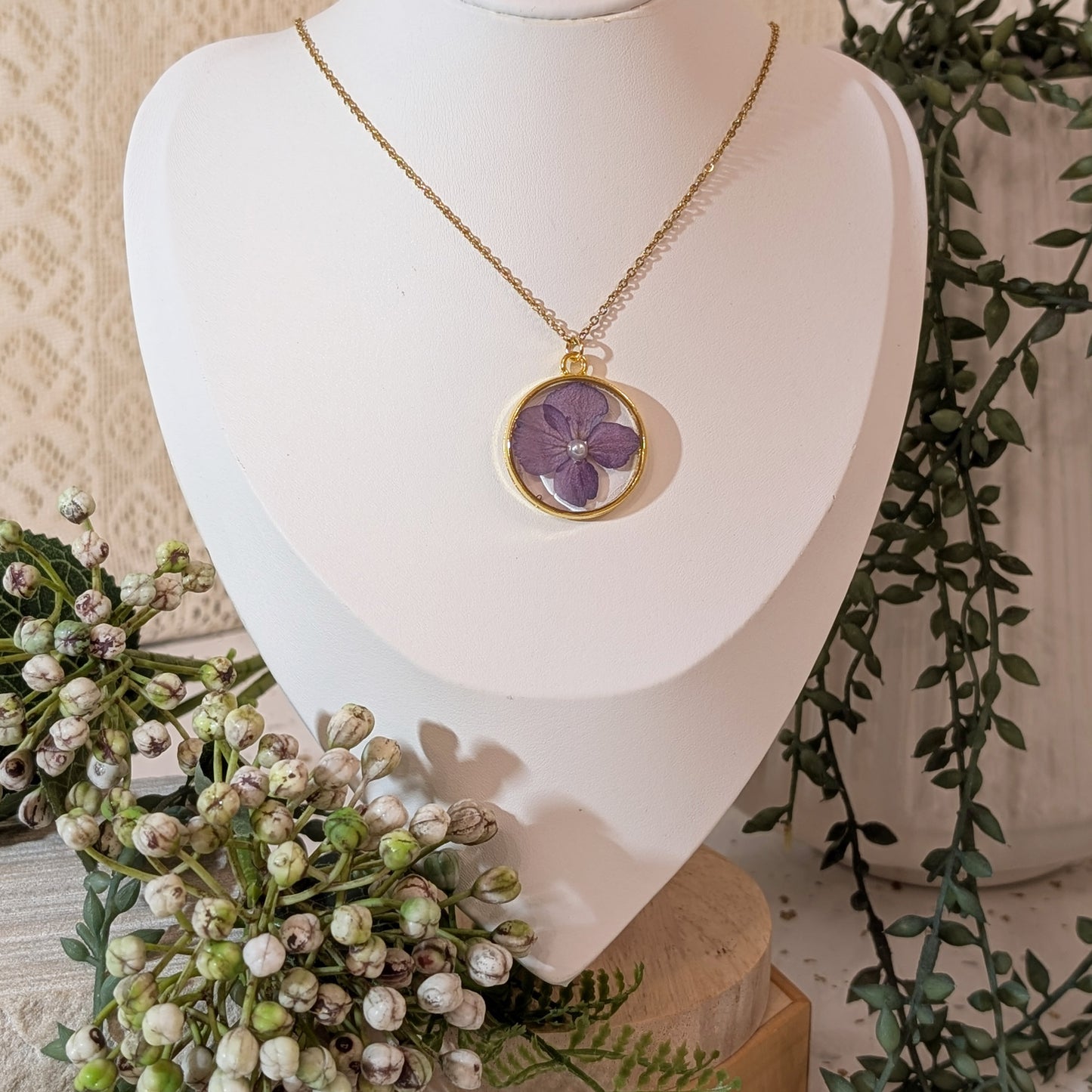 Purple Hydrangea Gold Plated Necklace with Imitation Pearl – Symbol of Gratitude and Heartfelt Emotion