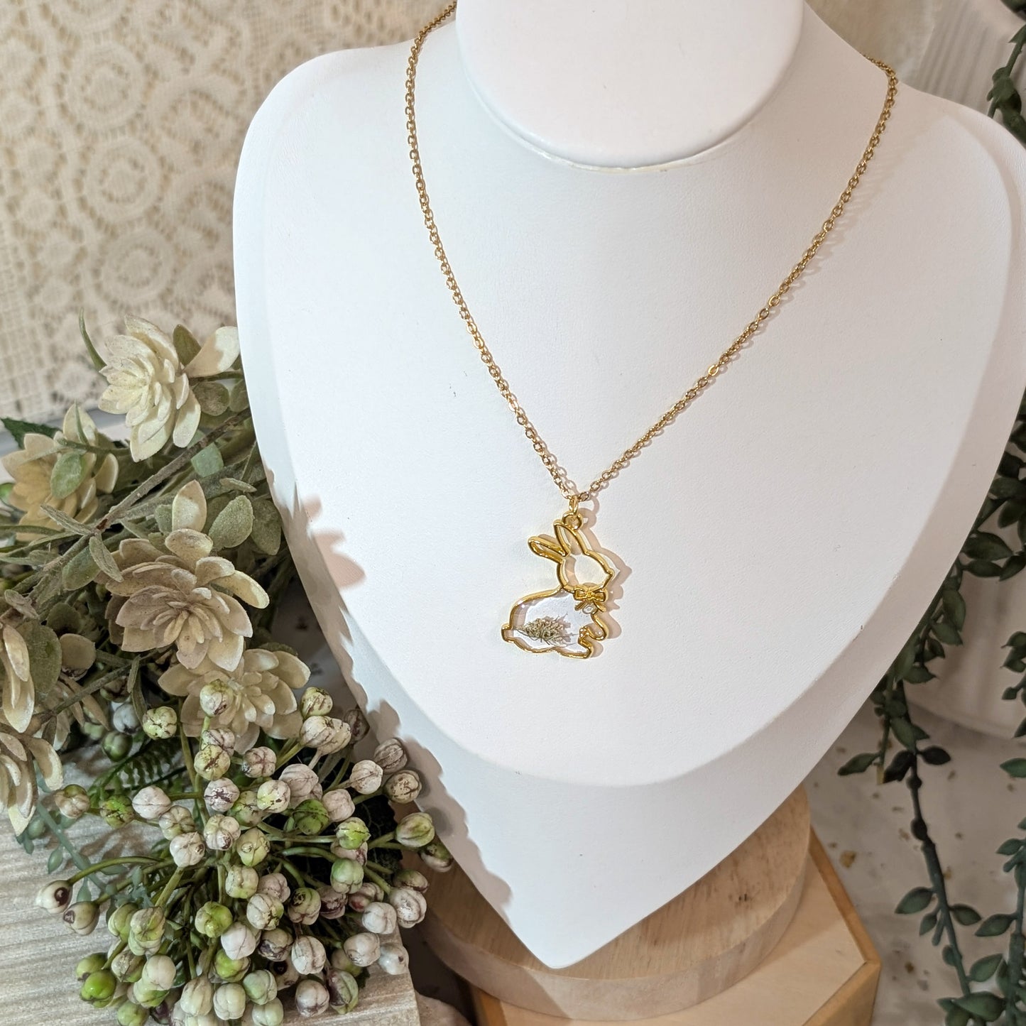 Gold Plated Queen Anne's Lace in Rabbit Frame Necklace – Symbol of Sanctuary and Safety