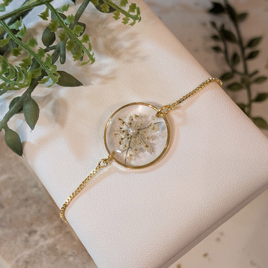 Queen Anne’s Lace & Imitation Pearl Adjustable Bracelet – 18K Gold-Plated Floral Bracelet