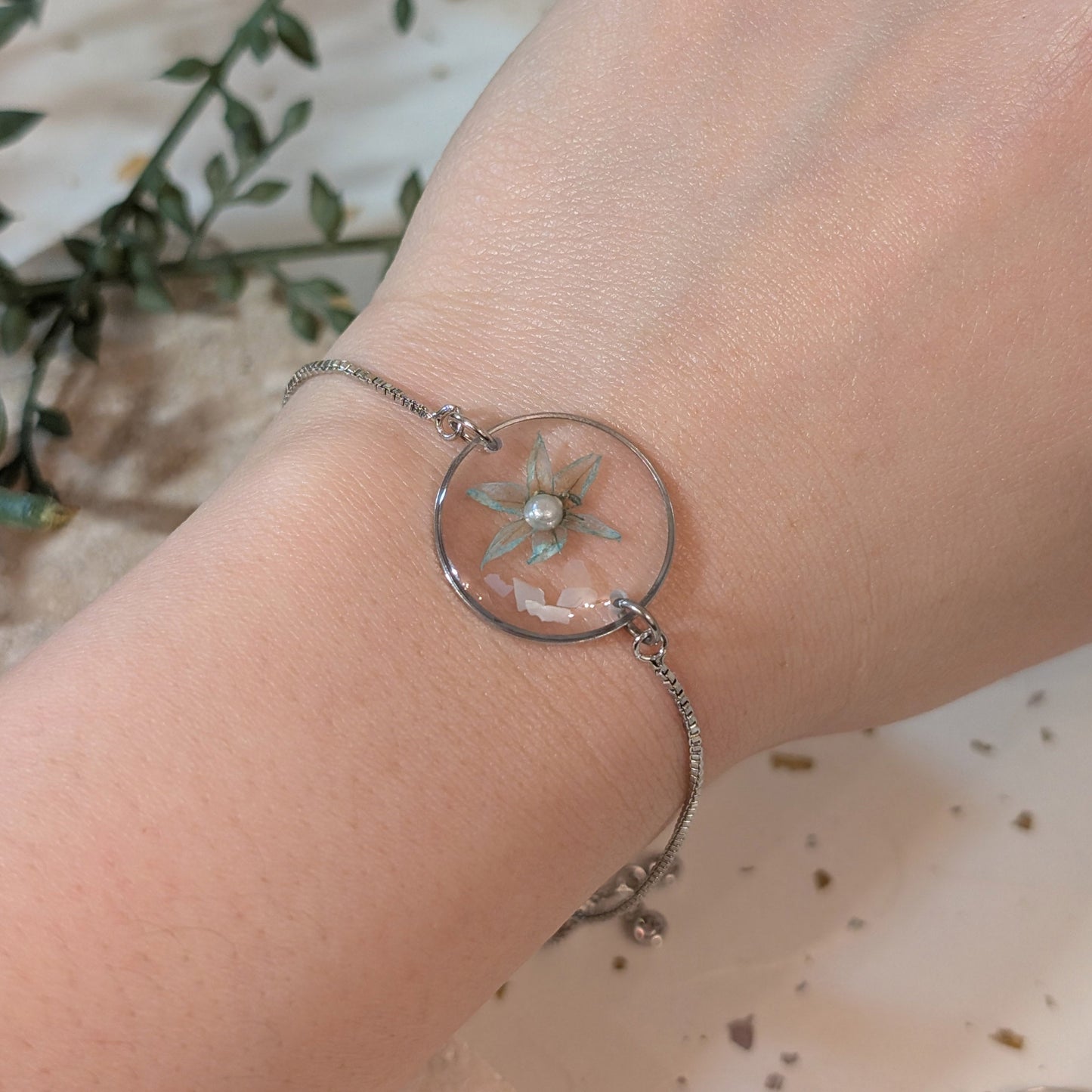 Green Borage & Seashell Flakes Adjustable Bracelet - Platinum Plated Jewellery