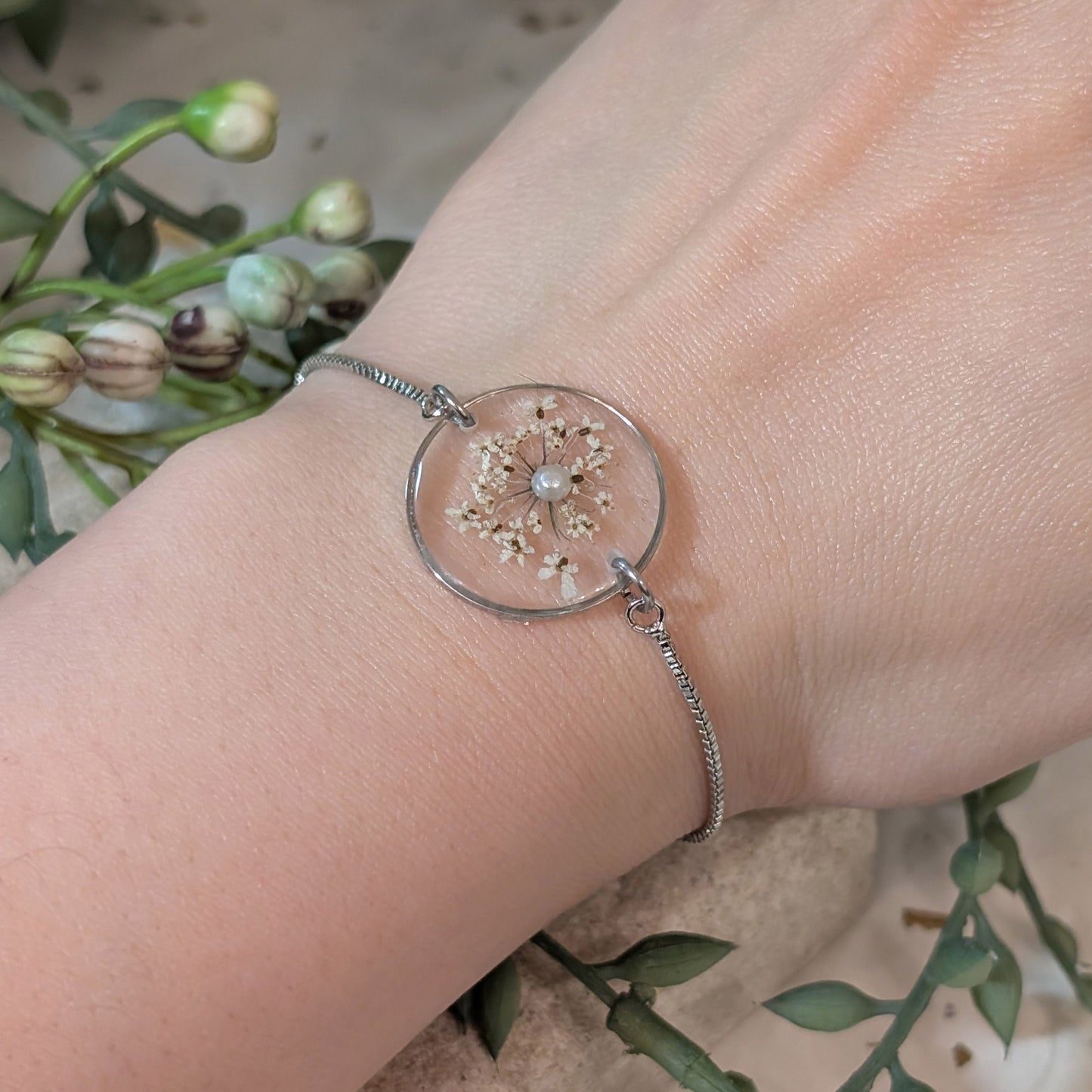 Wild Carrot Flower Bracelet in Platinum Plated | Delicate Botanical Jewellery